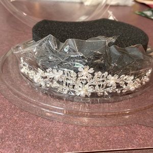 Silver tiara silver with pearl center flowers